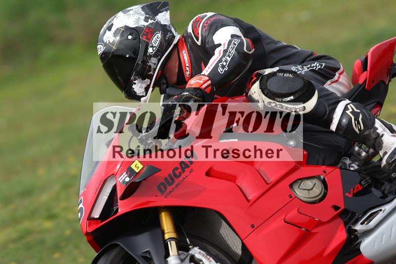 /Archiv-2022/68 13.10.2022 Speer Racing ADR/Freies Fahren rot und gelb/5